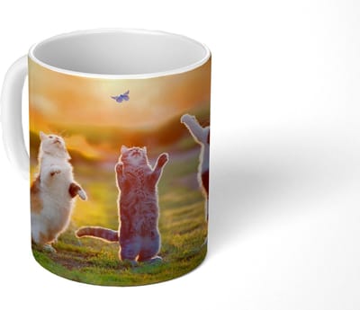 Mok - Koffiemok - Katten - Vlinder - Zonsondergang - Gras - Natuur - Mokken - 350 ML - Beker - Koffiemokken - Theemok