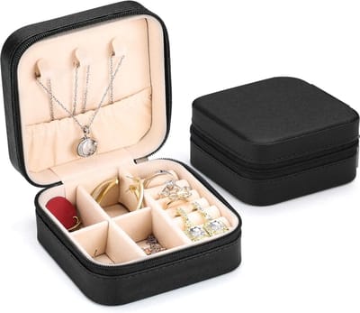 Dailygoods - PIQIUQIU Klein sieradendoosje, mini-sieradenorganizer, reis-juwelendoos, draagbare sieradenopbergdoos voor oorbellen, halskettingen, armbanden (zwart)