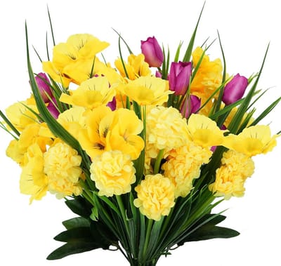 Kunstboeketten van hortensia's, viooltjes en tulpen
