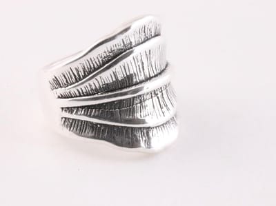 Bewerkte brede zilveren ring - maat 18.5
