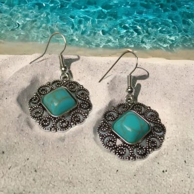Aramat Jewels | Oorhangers | Boho Oorhangers met Vierkante Turquoise Steen | | | | | | | Verkleurd niet