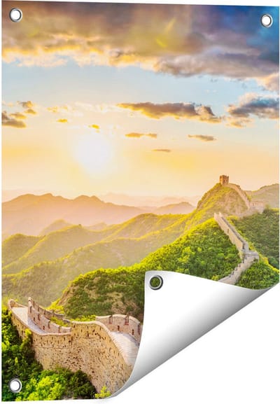 Gards Tuinposter De Chinese Muur door de Bergen met Zon - 40x50 cm - Tuindoek - Tuindecoratie - Wanddecoratie buiten - Tuinschilderij