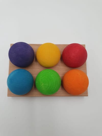 Houten ballen en sorteerplank - Regenboogkleuren - 6 ballen - Open einde speelgoed - Educatief montessori speelgoed