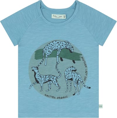 Smitten Organic - 'Leap of leopard lying at acacia tree' Blauw T-shirt met korte mouwen