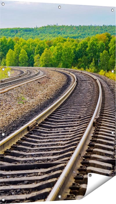Gards Tuinposter Rails Spoorwegen in een Bocht - 80x120 cm - Tuindoek - Tuindecoratie - Wanddecoratie buiten - Tuinschilderij