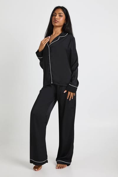 boohoo Dames Satijn biesdetail langarmshirt & broek pyjama set | Zwart | Maat: 34