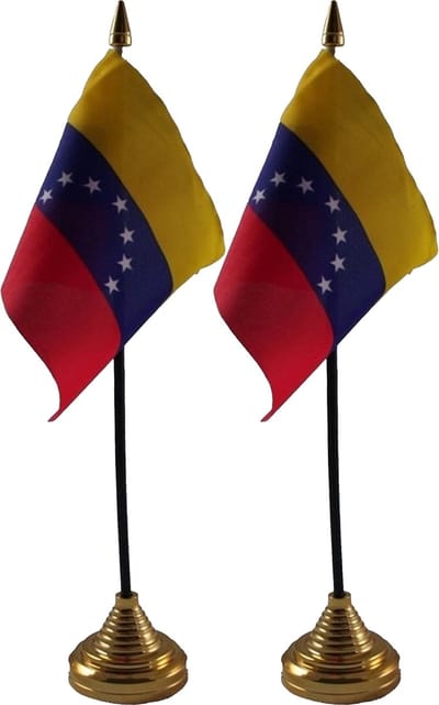 Venezuela tafelvlaggetjes - 2x stuks - 10 x 15 cm - met gouden standaard - H27 cm - landen versiering - feestartikelen