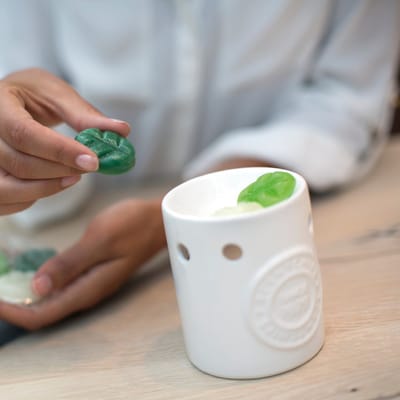 Scentchips® Embossed Since 1979 - Waxbrander - Geurbrander - Oliebrander - Wax Melts Brander - Aromabrander - Ook Geschikt Voor Essentiële Oliën - Geurolie - Waxmelts - Wit