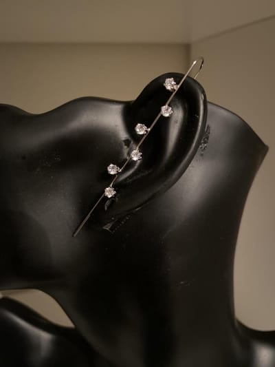 Lange manchetpin met balletjes oorstekers | Make up | Parfum | Moederdag | Verjaardagscadeau| Cadeautje| Valentijnsdag| Kado | sieraden | vaderdag | oorbellen | oorsieraden