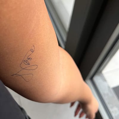 Tijdelijke tattoo gezicht fineline | Neptattoo volwassenen | Tijdelijke tattoo voor volwassenen | Temporary tattoo | Plaktattoos voor volwassenen | Neptattoos | Probeer zorgeloos een tattoo | tattforaweek