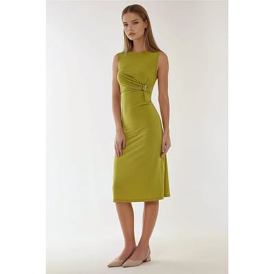Getailleerde Midi Jurk met Ronde Hals