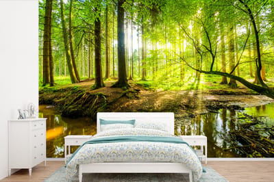 Behang - Fotobehang Bos - Landschap - Water - Bomen - Zon - Groen - Natuur - Breedte 390 cm x hoogte 260 cm