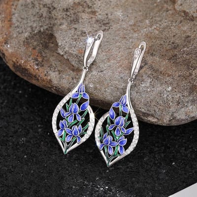 Huitan Charmante Blauwe Bloemen Hangende Oorbellen voor Vrouwen Luxe Ingezette CZ Esthetische Vrouwelijke Oorbellen Bruiloftsfeest Mode Sieraden gray