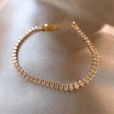 Bracelet Chaîne Doré Sophistiqué avec Pierres Zircon Entièrement Orné Style Simple Élégant pour Femmes Bijoux de Luxe Pour Dîners de Gala gray