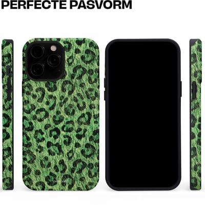 Casetastic hoesje geschikt voor Apple iPhone 13 Pro Max - MagSafe - Dubbellaagse bescherming - Groene Panterprint - Fashion Case - Donkergroen Zwart