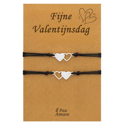 Koppel Armbandjes voor 2 "Fijne Valentijnsdag" - Hartjes - Vriendschapsarmbandjes met Persoonlijk Cadeau Kaartje - Zilverkleurig - Elastisch Verstelbaar - Pax Amare