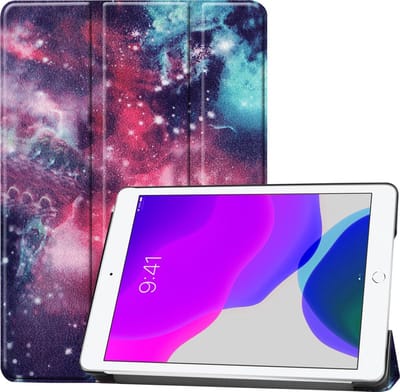 Hoes - Geschikt voor Apple iPad 7 (2019) - 10.2 inch - 7e Generatie - Dun & Stevig - Trifold Bookcase - Hard Cover - Hardcover Book Case - Tablet Hoesje - Galaxy