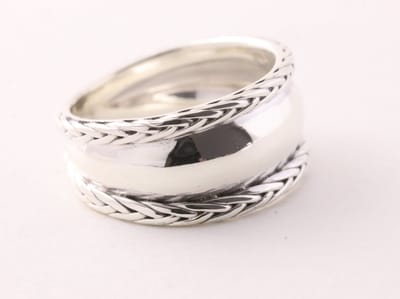 Hoogglans zilveren ring met kabelpatronen - maat 17