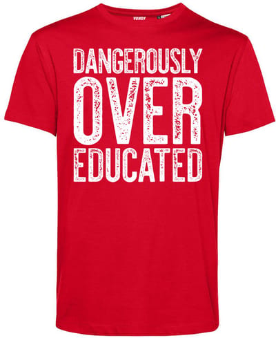 T-shirt Dangerously Over Educated | Geslaagd Cadeau | Afgestudeerd | Diploma | Rood | maat XS