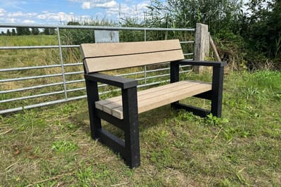 Rockwood® Parkbank met Arm-en Rugleuning Zwaar Kunststof - Sand Beige 5cm dik 1.80m
