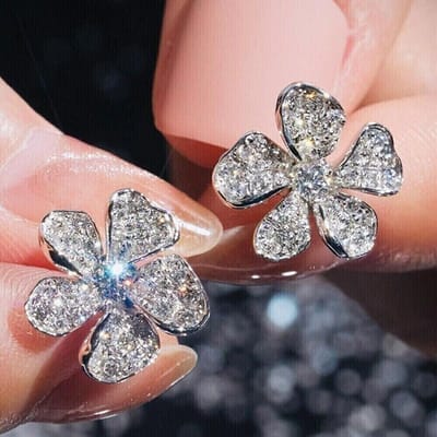 Huitan AA Cubic Zirconia Bloem Oorknopjes voor Vrouwen Kleur Prachtige Vrouwelijke Oorbel Dagelijkse Slijtage Trendy Sieraden gray