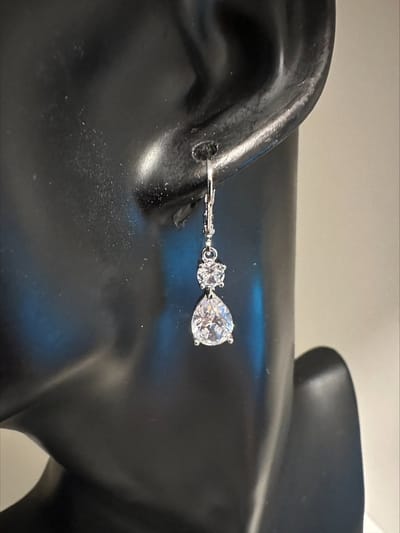 Zirkonia druppel oorbellen | | Make up | Parfum | Moederdag | Verjaardagscadeau| Cadeautje| Valentijnsdag| Kado | sieraden | vaderdag | oorbellen | oorsieraden
