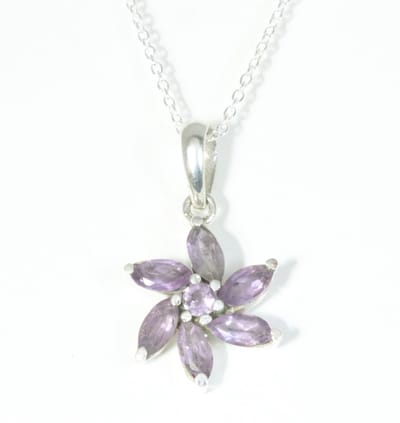 Zilveren hanger met amethist aan ketting