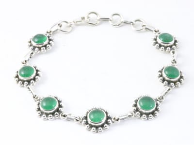 Bewerkte zilveren armband met jade
