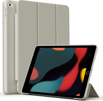 Hoes Geschikt voor Apple iPad 10.2 inch (9e/8e/7e) - Licht Grijs - Casemania Tri Fold Tablet Case - Smart Cover