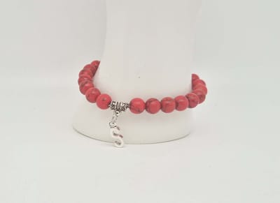 Handgemaakte "Letters" natuursteen armband met natuursteen "Letters" " Rode howliet" -8 mm diameter van de korrel- Diameter armband 20 cm - Kies je favoriete letters- Een mooi cadeau voor familie en vrienden