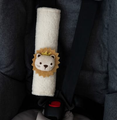 Gordelhoes Leeuw - Gordelkussen - Gordelbescherming - Autogordel - Veilig onderweg - Met klittenband - Kind - Jongens - Meisjes