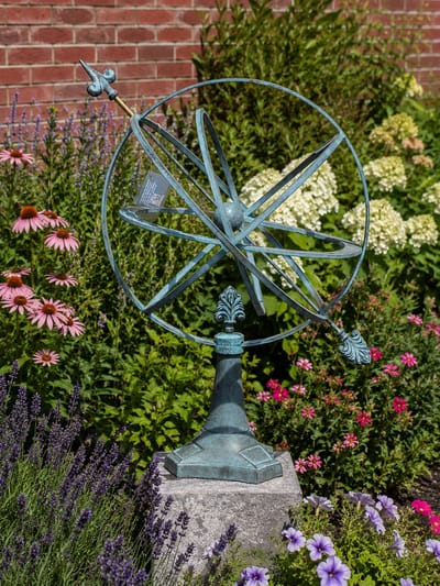 Tuinbeeld - bronzen beeld - Zonnewijzer  67 cm. - Bronzartes - 74 cm hoog