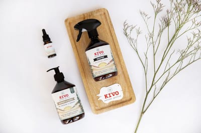 Kivo Petfood Natuurlijke Anti Teken & Vlooien Set - Dogspray Protected Doggy, Trea Tree & Argan Olie, Supplement Schapenvet & Olijfolie met Knoflook & Zeewier