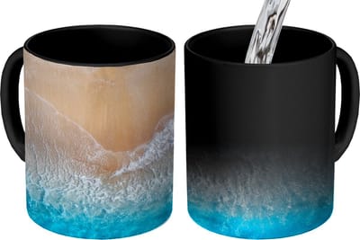 Magische Mok - Foto op Warmte Mokken - Koffiemok - Strand - Zee - Zand - Zomer - Blauw - Golven - Magic Mok - Beker - 350 ML - Theemok