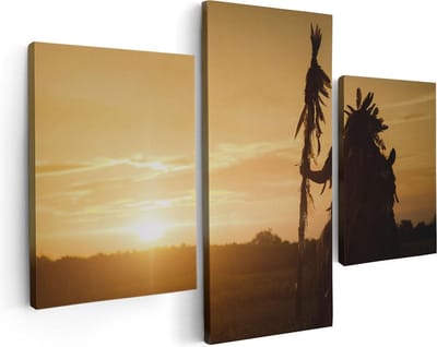 Artaza Canvas Schilderij Drieluik Indiaan met een Speer bij Zonsondergang - 90x60 - Foto Op Canvas - Canvas Print