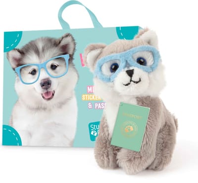Studio Pets® Mini Knuffel Alaska Malamute Wolfie (8 cm) met Koffertje, Paspoort & Stickerboek