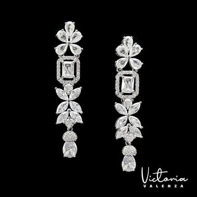 Victoria Valenza Paris Luxe Oorbellen Dames Messing Oorringen - Witte Steen - Kleur Zilver - 1 Paar