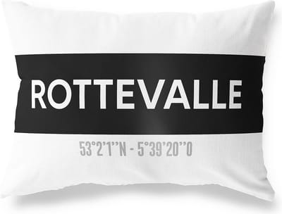 Tuinkussen ROTTEVALLE - FRIESLAND met coördinaten - Buitenkussen - Bootkussen - Weerbestendig - Jouw Plaats - Studio216 - Modern - Zwart-Wit - 50x30cm