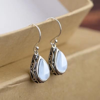 Vintage Waterdrop Rode/Blauwe/Groene CZ Steen Hangende Oorbellen voor Vrouwen, Temperament Elegante Dame Drop Oorbellen Bruiloftsband Sieraden WHITE