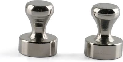 Magneten pionnen voor borden, muurverf, koelkast, whiteboard en andere metalen oppervlakken! Sterk om 15 A4 vellen te bevestigen. Gebruik ze voor scrum, notities etc. 10 stuks zilverkleurig in handig opbergdoosje Philippe Sail!