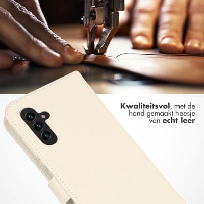 Selencia Hoesje - Geschikt voor Samsung Galaxy A13 (5G) / A04s - Echt Lederen Bookcase - Greige