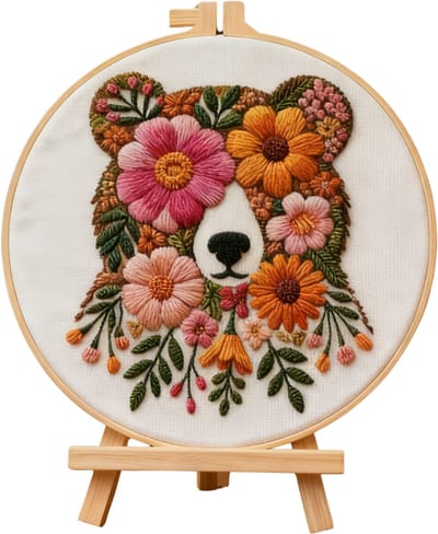 Untamed - PREMIUM Borduurpakket voor volwassenen – DIY decoratie – Creatieve borduurset – Borduren - Bloemen - Dieren - Floral Bear
