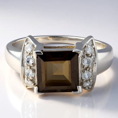 Cavill - Elegante Damesring - 925 Sterling Zilver - Braziliaanse Rookkwarts 1,92 ct - 8 Cambodjaanse Zirkonia’s 0,41 ct - Carré Slijpsel