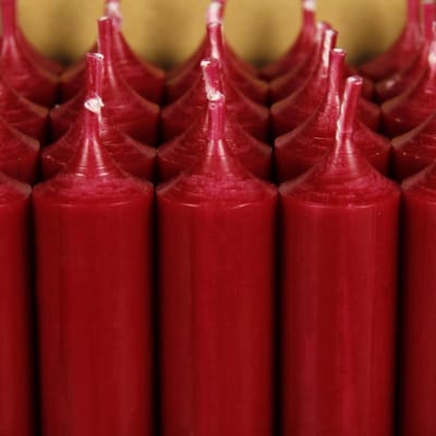 Set van 25 Stuks Staafkaarsen Framboosrood 100mm x 22mm - Geurloos en Roetarm