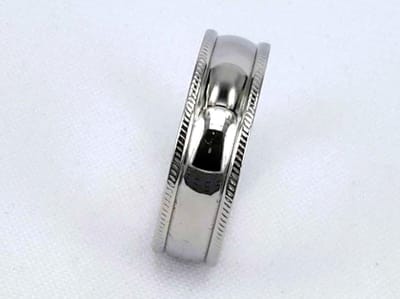 Stoer - RVS - Heren - ring - Grote maat - 24 - zilverkleurig - bewerkt zijkant - ring is zeer geschikt als duimring. Let op deze ring is echte voor grote vinger.