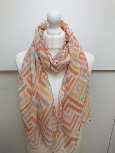 Lange dames sjaal Ineke-fantasiemotief-oranje wit bruin geel groen beige abrikoos