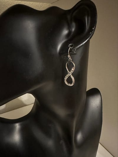 Infinity oorbellen | | Make up | Parfum | Moederdag | Verjaardagscadeau| Cadeautje| Valentijnsdag| Kado | sieraden | vaderdag | oorbellen | oorsieraden