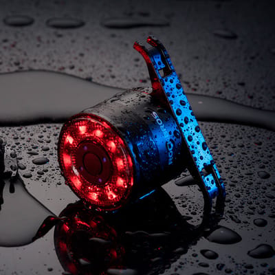 ROCKBROS Q1MAX Slimme Remlicht - Fiets Achterlicht – USB-C Oplaadbaar - Remsensor - Waterdicht - Wielrennen - MTB - Meerdere kleuren - 80uur brandtijd - Carnavalsbril