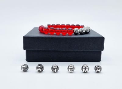 Handgemaakte Natuurstenen armband met metaal naam " Rode kwarts" - Met je naam of de naam van uw geliefde- 8 mm diameter van de korrel- Diameter armband 20 cm - Een mooi cadeau voor familie en vrienden