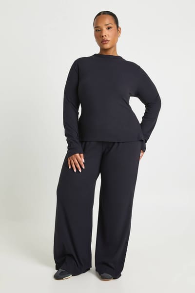 boohoo Dames Plus superzachte T-shirt met lange mouwen en broekset | Zwart | Maat: 46